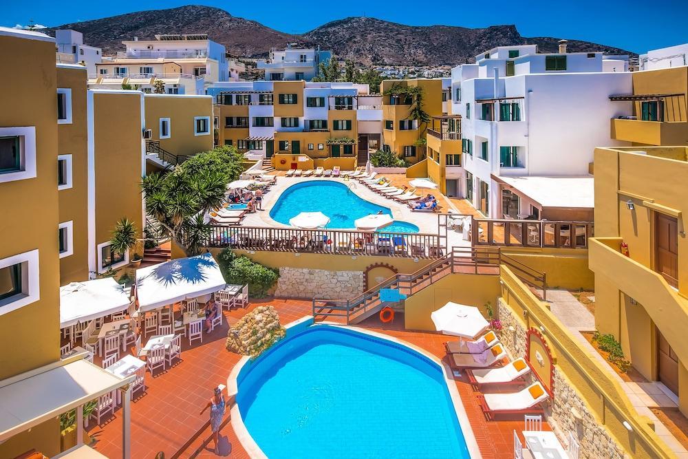 Porto Greco Village מלון